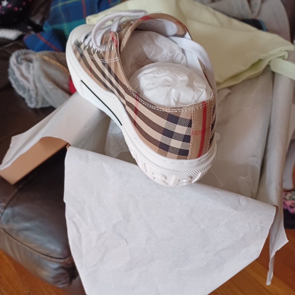 Burberry Women Sneakers..pay With AFFIRM